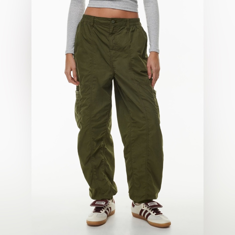 Aritzia TNA Explore Parachute Jogger Cargo Pants - Picture 1 of 10